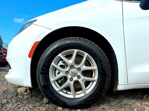 Used 2021 Chrysler Voyager Lxi image 18