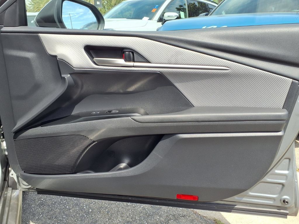 Used 2025 Toyota Camry SE w/ Convenience Package FWD image 22
