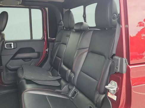 Used 2021 Jeep Gladiator Rubicon AWD/4WD image 10
