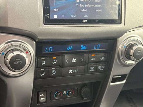 Used 2014 Toyota 4Runner Limited AWD/4WD image 20