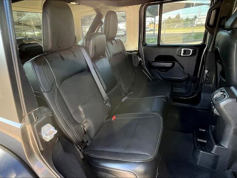 Used 2021 Jeep Wrangler Unlimited Sport image 17