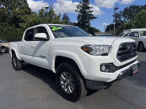 Used 2019 Toyota Tacoma SR5 AWD/4WD image 6