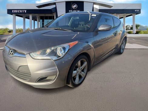 Used 2013 Hyundai Veloster image 4