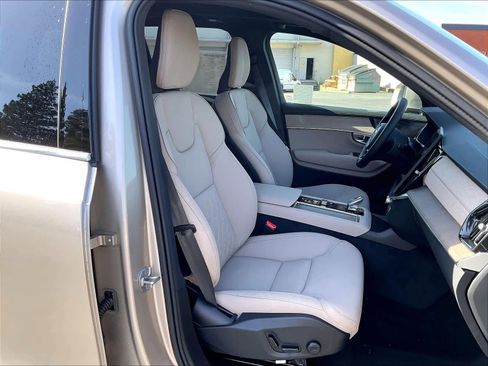 New 2026 Volvo XC90 T8 Plus w/ Protection Package Premier image 32