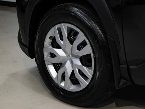 Used 2025 Toyota Corolla Cross L image 63