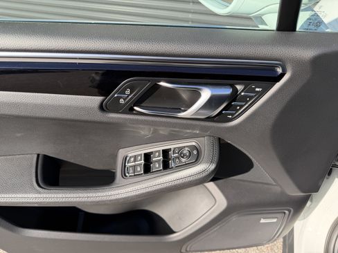 Certified 2024 Porsche Macan image 15