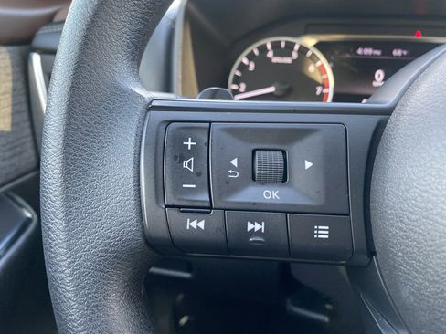 Used 2023 Nissan Rogue S image 16