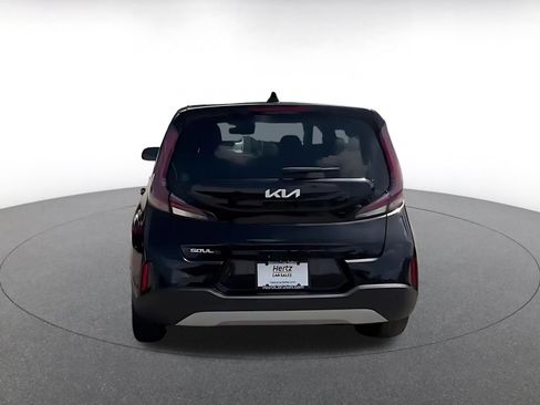 Used 2025 Kia Soul LX w/ LX Technology Package FWD image 10