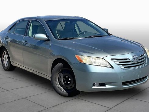 Used 2007 Toyota Camry XLE FWD image 2