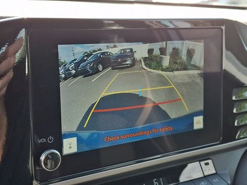 Used 2025 Toyota Camry SE FWD image 19