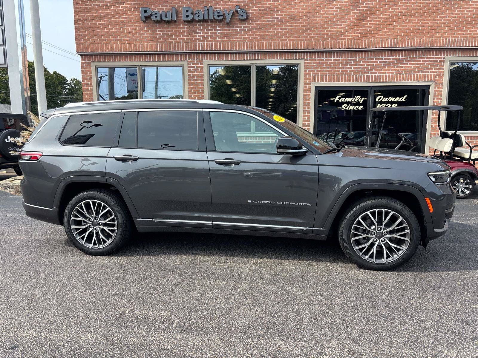 Used 2023 Jeep Grand Cherokee L Summit AWD/4WD image 33