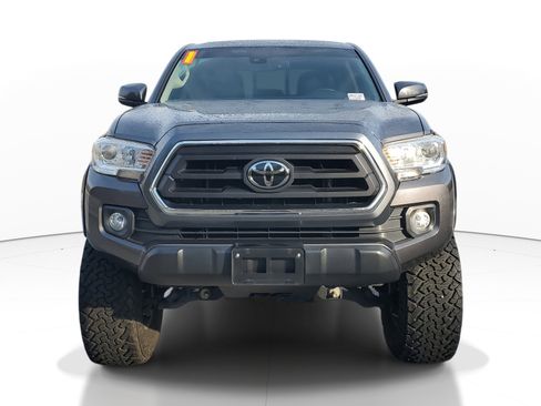 Used 2021 Toyota Tacoma SR5 w/ Technology Package image 2