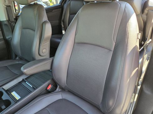 Used 2019 Honda Odyssey Elite image 16