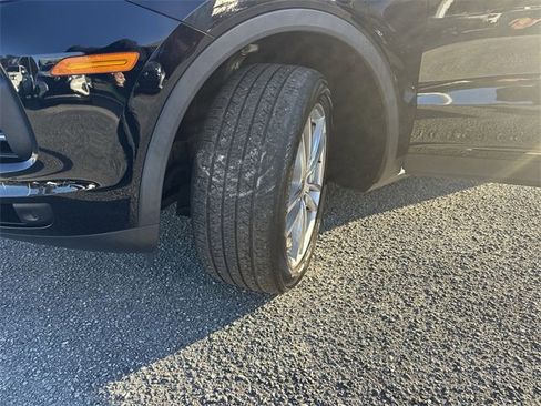 Used 2019 Porsche Cayenne Base image 33