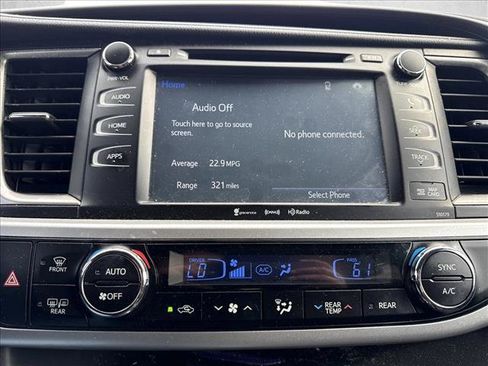 Used 2017 Toyota Highlander SE FWD image 13