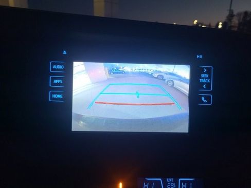 Used 2017 Toyota Sienna XLE image 29