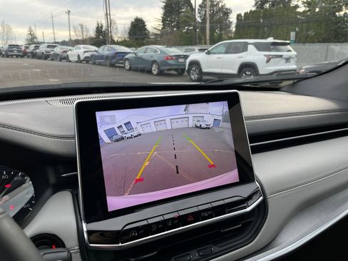 Used 2025 Jeep Compass Limited image 25