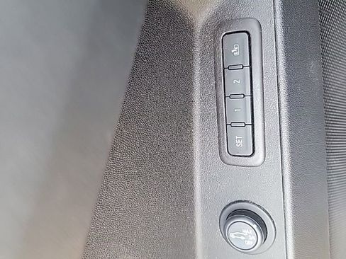 Used 2020 Chevrolet Equinox Premier image 26