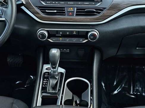 Used 2024 Nissan Altima 2.5 SV image 23