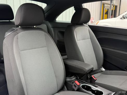 Used 2018 Volkswagen Beetle 2.0T Coast FWD image 15