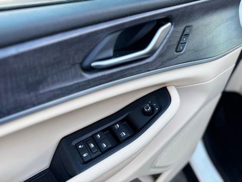 Used 2023 Jeep Grand Cherokee Limited w/ MOPAR Finishing Package image 16