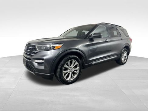 Used 2020 Ford Explorer XLT w/ Equipment Group 202A image 2