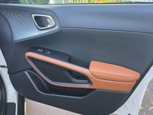 Used 2025 Kia Soul EX FWD image 23