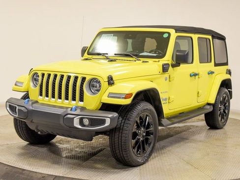 Used 2022 Jeep Wrangler Unlimited Sahara w/ Safety Group AWD/4WD image 5