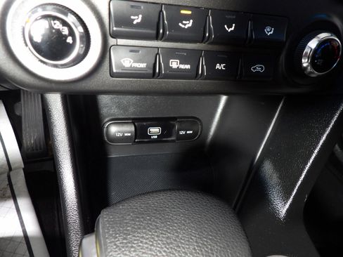 Used 2022 Kia Sportage LX image 15