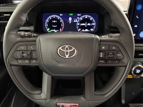 Used 2025 Toyota Tacoma TRD Pro AWD/4WD image 18