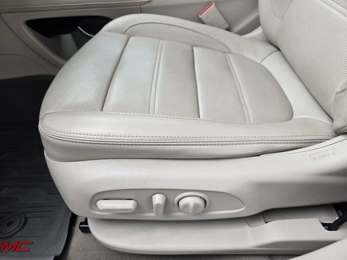 Used 2020 GMC Acadia Denali w/ Technology Package FWD image 20