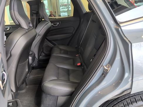 Used 2022 Volvo XC60 B5 Momentum w/ Advanced Package image 32