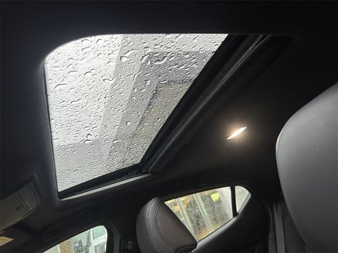 Used 2023 MAZDA MAZDA3 s image 23