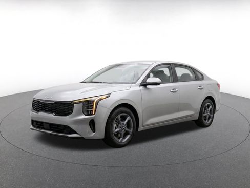 Used 2025 Kia K4 FWD image 3