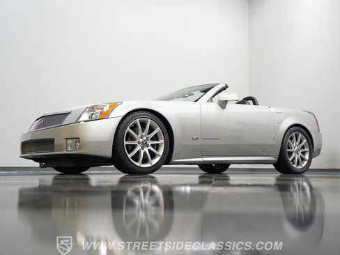 Used 2006 Cadillac XLR V image 20