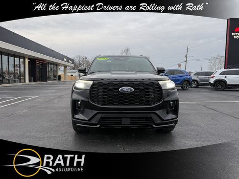 Used 2025 Ford Explorer ST-Line image 3