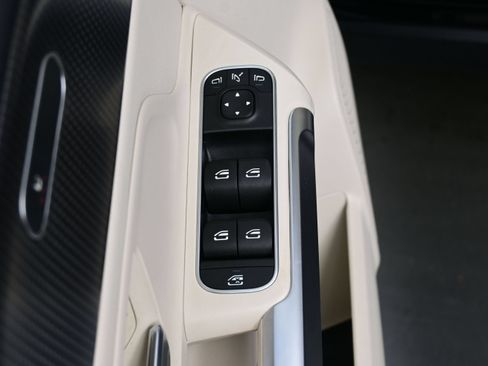 Used 2022 Mercedes-Benz GLB 250 4MATIC image 10