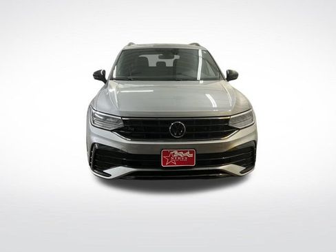 Used 2022 Volkswagen Tiguan SE R-Line AWD/4WD image 2