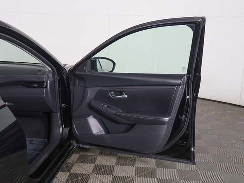 Used 2024 Nissan Sentra SV FWD image 17