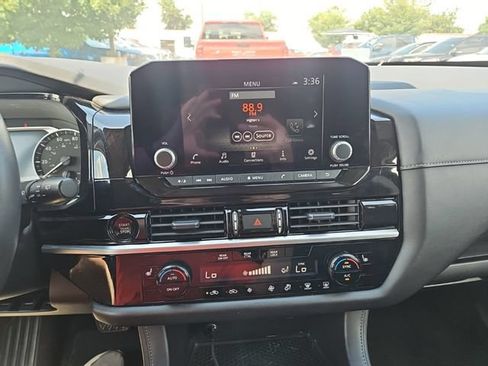 Used 2025 Nissan Pathfinder SV AWD/4WD image 8