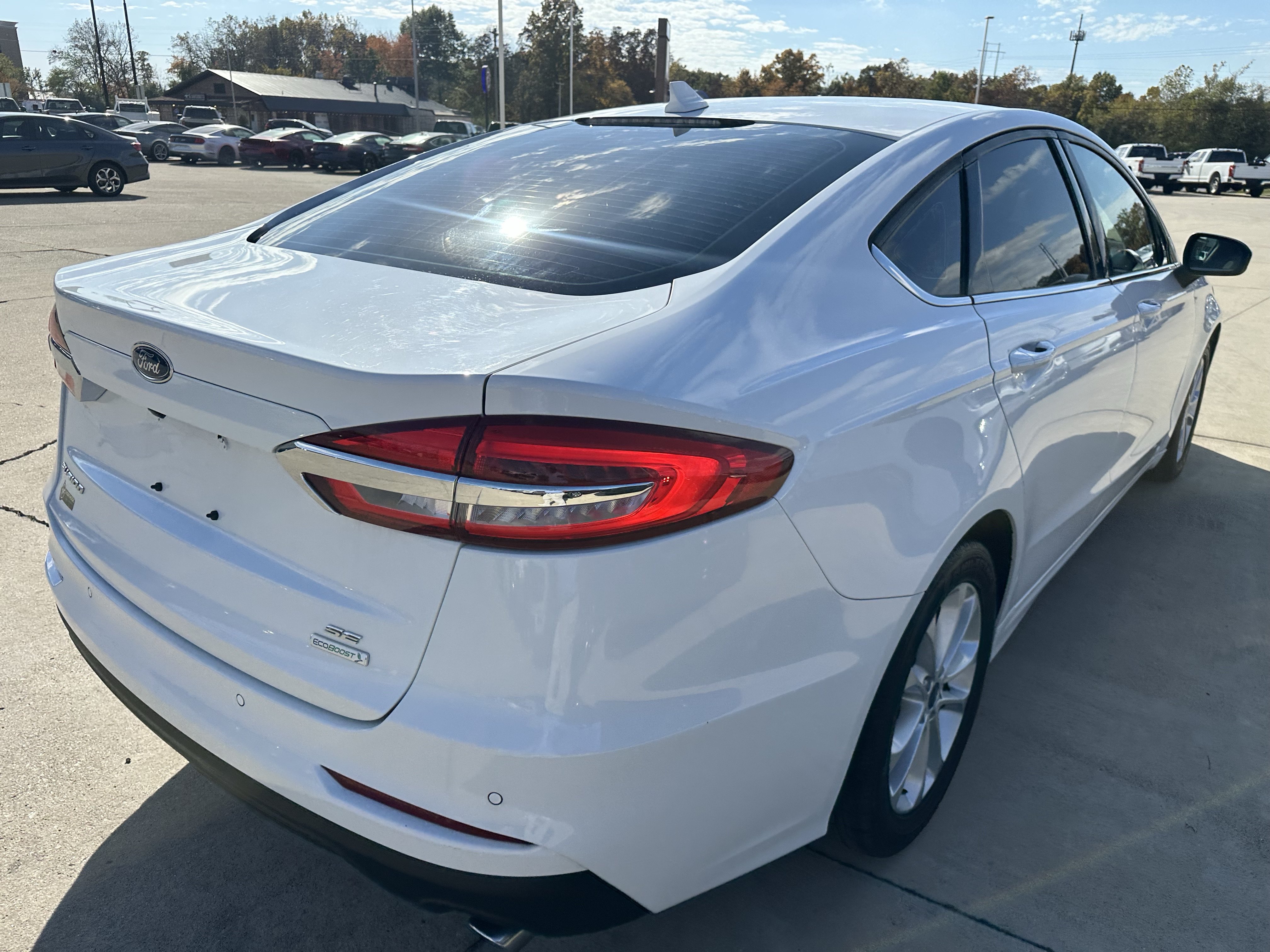 Used 2019 Ford Fusion SE FWD image 5
