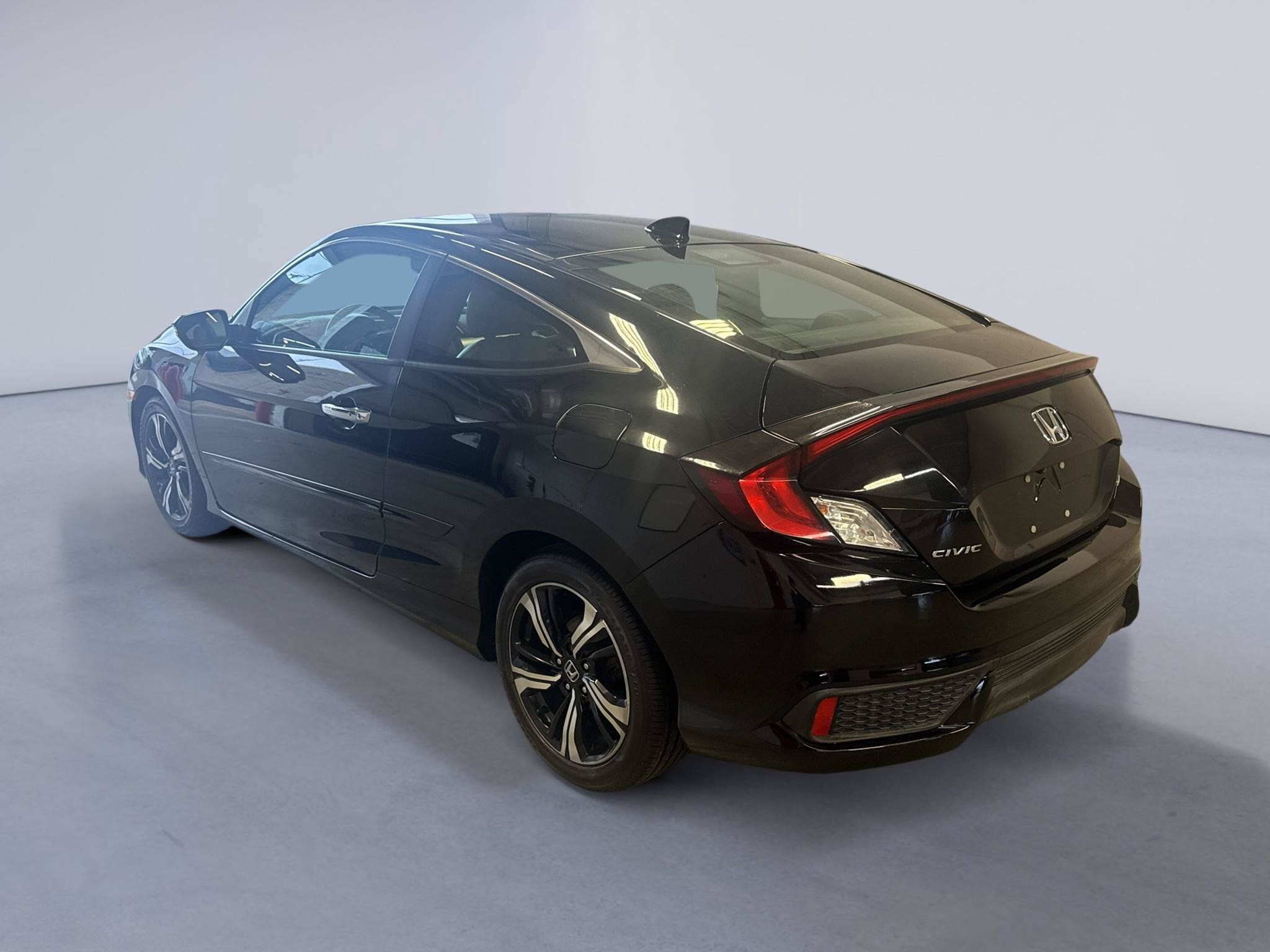 Used 2016 Honda Civic Touring image 5