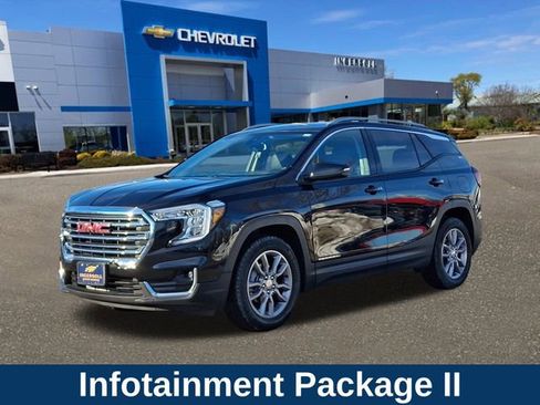 Used 2024 GMC Terrain SLT w/ Infotainment Package II image 4