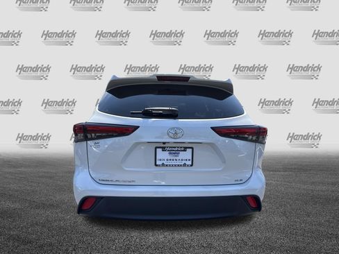 Used 2023 Toyota Highlander XLE FWD image 9