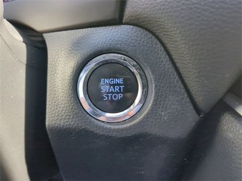 Used 2022 Toyota RAV4 XLE Premium image 31