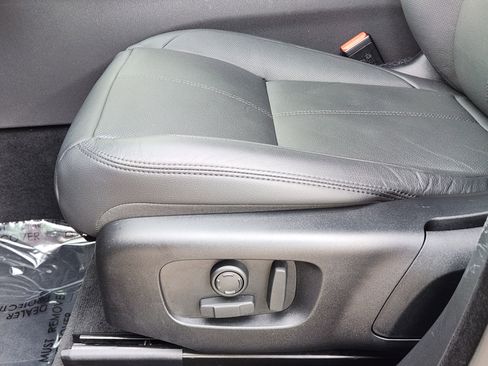 Certified 2026 Land Rover Range Rover Velar Dynamic SE image 25