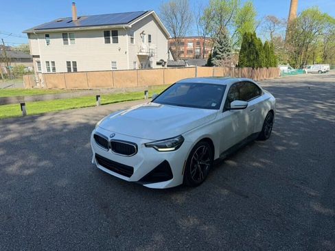 Used 2022 BMW 230i Coupe w/ M Sport Package image 4