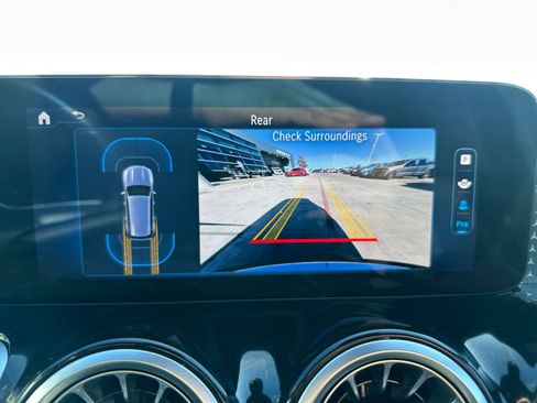 Used 2025 Mercedes-Benz GLB 250 4MATIC image 24