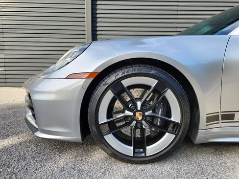 Certified 2025 Porsche 911 Carrera image 12