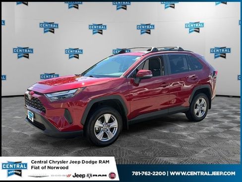 Used 2025 Toyota RAV4 XLE AWD/4WD image 1